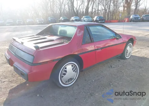 1986 Pontiac Fiero Sport z USA, uszkodzony, nr VIN 1G2PM37R5GP231779